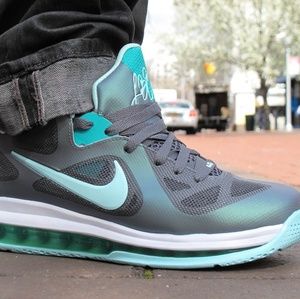 Lebron "Easter" low size 9
